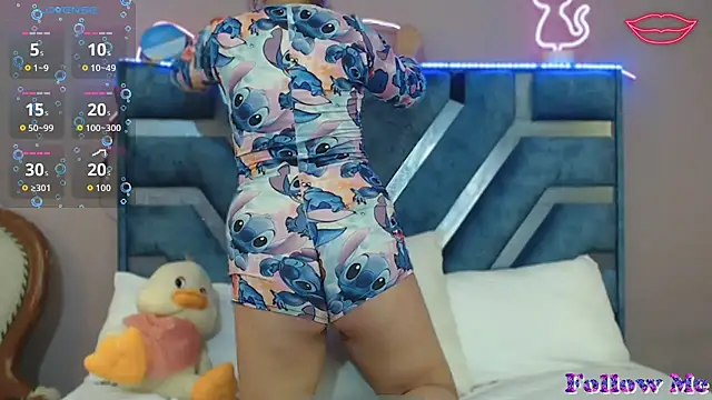 Snapshot of Roxan_Fox- chatting on November 16, 2025, 4:28 am Roxan Fox- online show from November 16, 2025, 4:28 am