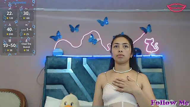 Snapshot of Roxan_Fox- chatting on November 26, 2025, 2:00 am Roxan Fox- online show from November 26, 2025, 2:00 am