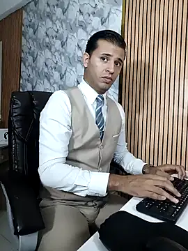 Snapshot of Hideintheoffice chatting on March 18, 2026, 12:30 pm Hideintheoffice online show from March 18, 2026, 12:30 pm