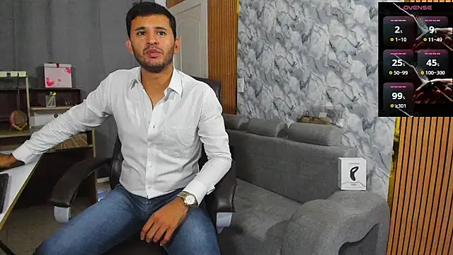 Snapshot of Hideintheoffice chatting on February 8, 2026, 4:32 am Hideintheoffice online show from February 8, 2026, 4:32 am