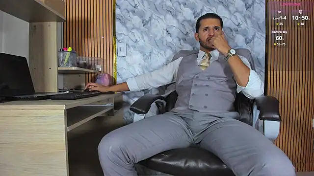 Hideintheoffice online show from May 11, 2026, 2:57 am