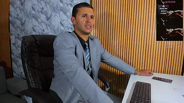 Hideintheoffice online show from September 25, 2025, 11:11 pm