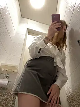 MayaMystic online show from September 24, 2025, 1:06 pm