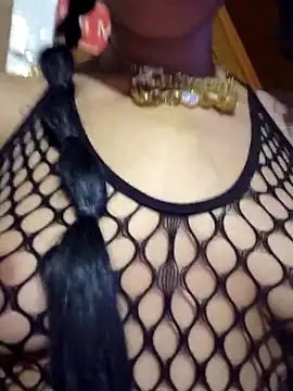 carmelbbyx22 online show from April 25, 2026, 1:41 pm