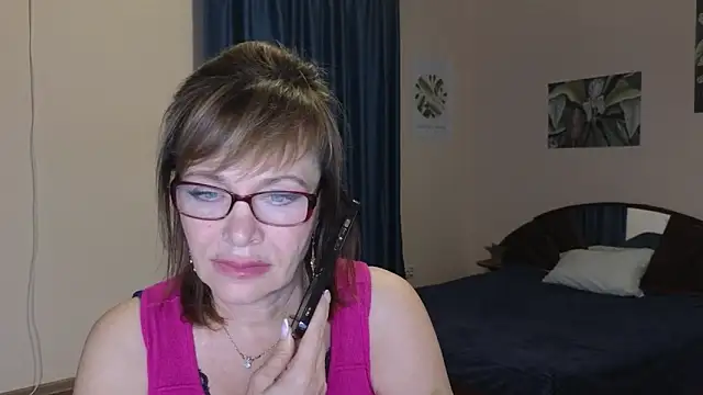 Snapshot of Miss_Moren chatting on November 18, 2025, 2:42 pm Miss Moren online show from November 18, 2025, 2:42 pm