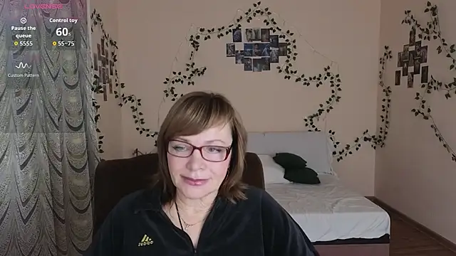 Snapshot of Miss_Moren chatting on November 13, 2025, 4:38 am Miss Moren online show from November 13, 2025, 4:38 am