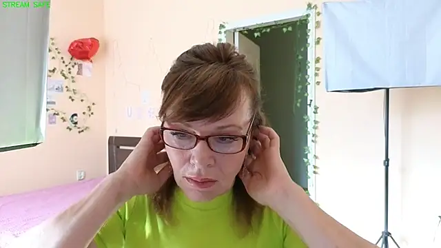 Snapshot of Miss_Moren chatting on August 1, 2026, 4:10 am Miss Moren online show from August 1, 2026, 4:10 am