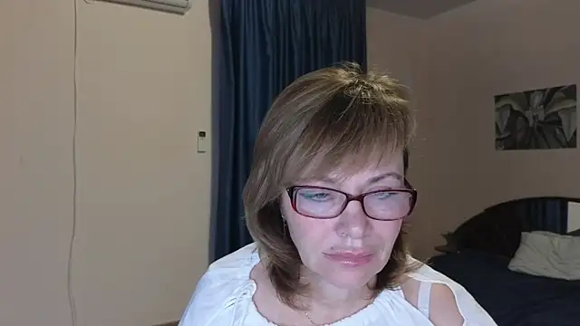 Snapshot of Miss_Moren chatting on November 25, 2025, 4:57 am Miss Moren online show from November 25, 2025, 4:57 am