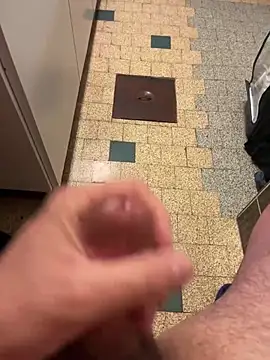 Snapshot of mikiss789 chatting on March 18, 2026, 4:04 am mikiss789 online show from March 18, 2026, 4:04 am