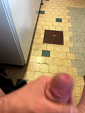 Snapshot of mikiss789 chatting on March 21, 2026, 3:05 pm mikiss789 online show from March 21, 2026, 3:05 pm