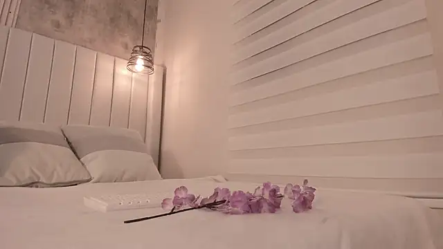  dakota a online show from October 8, 2025, 6:52 pm