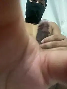 rickzinnxz online show from March 3, 2025, 12:39 pm