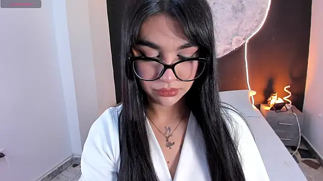 RoseCassie online show from December 15, 2025, 1:28 pm