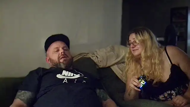 Thickirishcock850 online show from April 2, 2026, 7:04 am