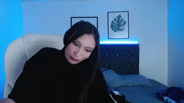 mia collens online show from September 19, 2025, 2:48 am