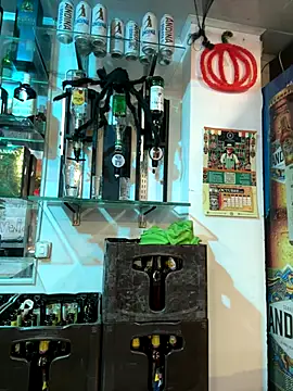 lauraltt online show from October 6, 2025, 1:29 am