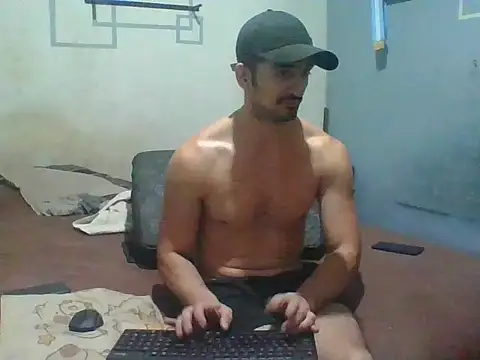 italianbighorse22 online show from February 4, 2026, 7:14 am