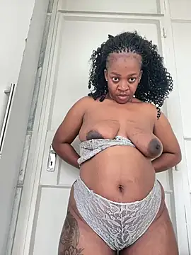 beverlyxxxx online show from March 12, 2025, 2:45 pm