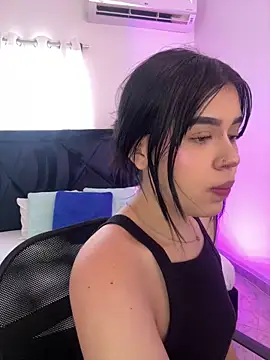 Lily Woodz online show from May 6, 2026, 7:51 pm