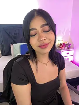 Lily Woodz online show from August 4, 2026, 7:07 pm