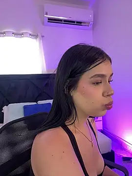 Lily Woodz online show from June 27, 2026, 7:09 pm
