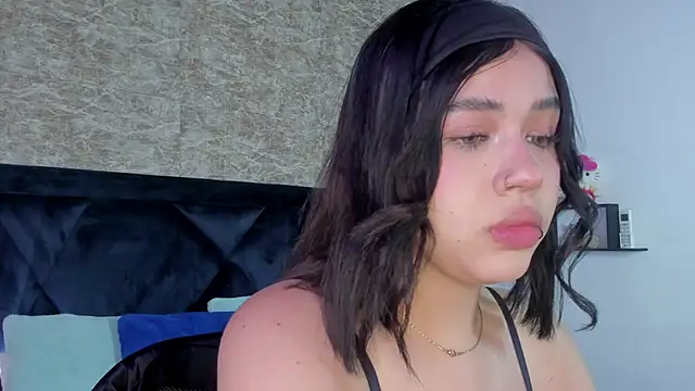 Lily Woodz online show from November 8, 2025, 7:17 pm