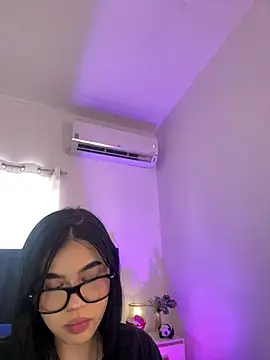 Lily Woodz online show from July 1, 2026, 7:14 pm
