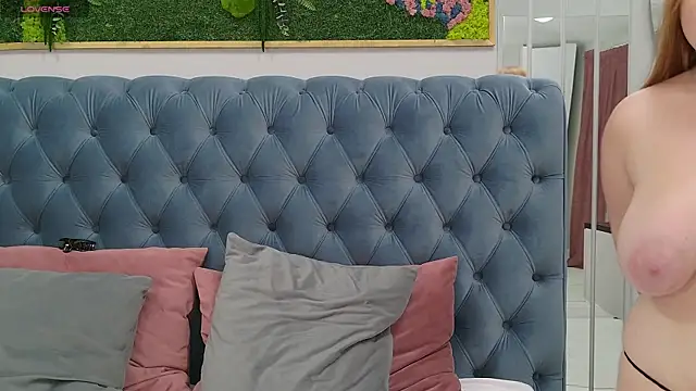 AliceWest  online show from March 13, 2025, 9:26 pm