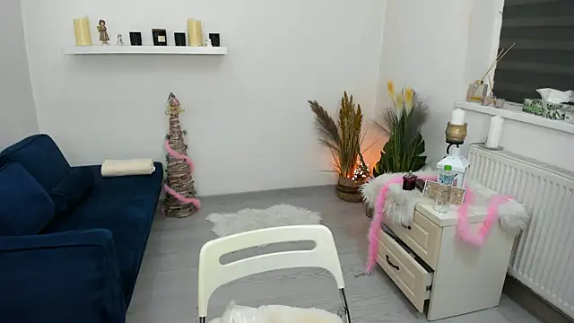 Aileen Stone online show from December 21, 2024, 6:22 pm