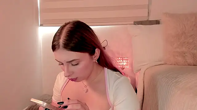 Alissonroses online show from June 18, 2026, 8:36 pm