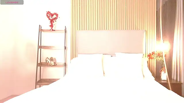 Sienna Blake  online show from October 10, 2025, 8:53 pm