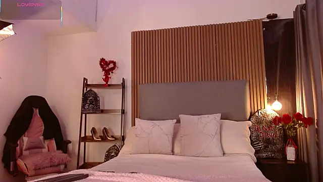 Sienna Blake  online show from October 14, 2025, 8:31 pm