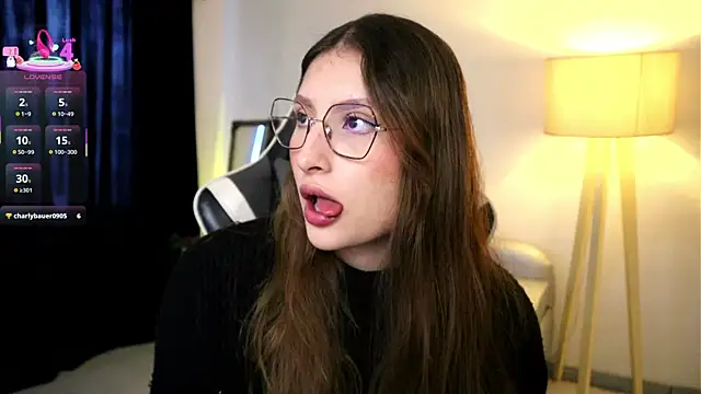 Daisha Riley online show from September 11, 2025, 1:44 pm