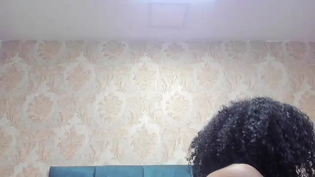 CintiaWalker online show from October 5, 2025, 12:18 pm