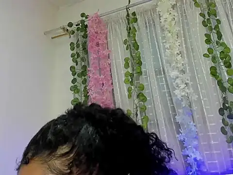 CintiaWalker online show from November 1, 2025, 12:43 pm