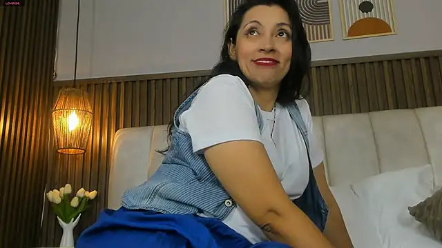 PerlaPreciosa online show from June 12, 2026, 3:48 am