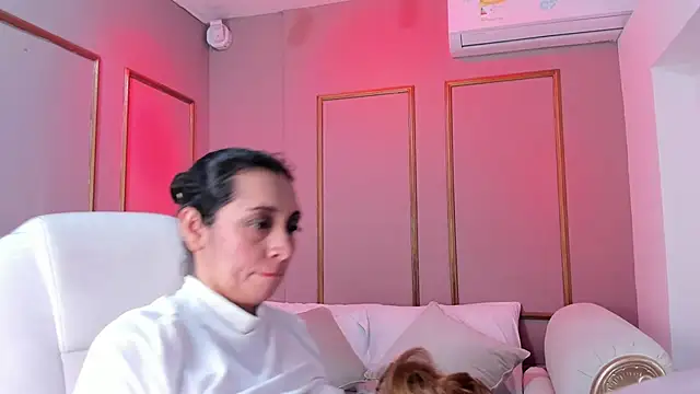 PerlaPreciosa online show from December 16, 2025, 3:55 am