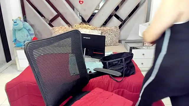 natalia5560 online show from October 4, 2025, 1:12 pm