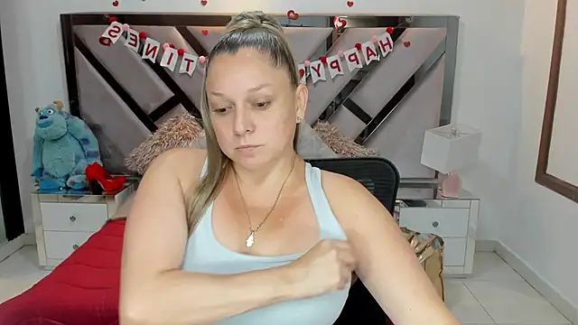 natalia5560 online show from September 28, 2025, 1:51 pm