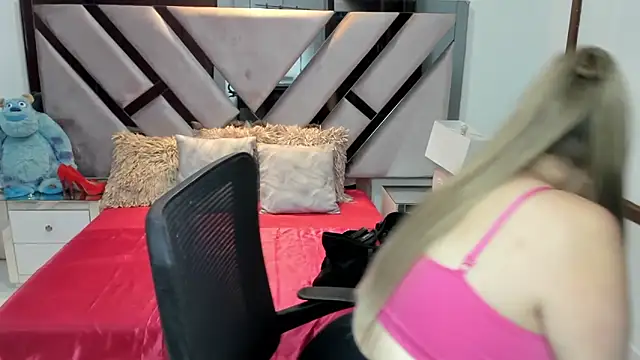 natalia5560 online show from September 9, 2025, 12:36 pm