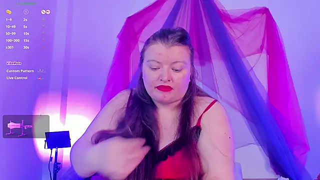 Queensamantha777 online show from June 3, 2026, 2:33 pm