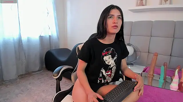 Chlooe Zoe online show from December 1, 2025, 7:26 pm