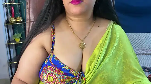 Snapshot of FlatVincy4 chatting on July 6, 2026, 3:47 pm FlatVincy4 online show from July 6, 2026, 3:47 pm