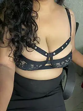 hot menka online show from March 20, 2025, 8:53 am