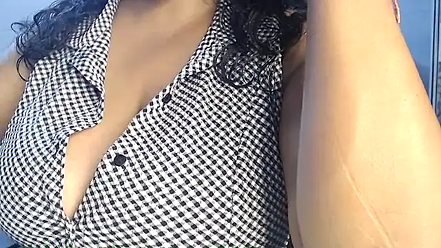 hot menka online show from April 16, 2026, 9:32 am