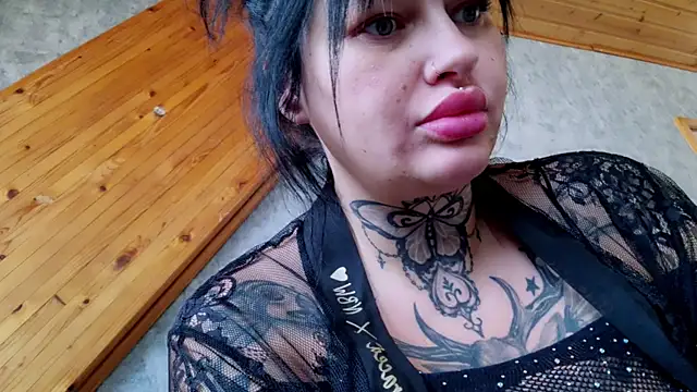 CurvyCannabisQueen online show from January 14, 2025, 9:45 am