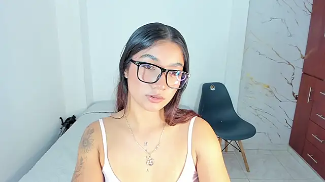 martina roldam online show from March 13, 2026, 4:17 am