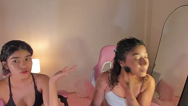 martina roldam online show from September 22, 2025, 3:23 am