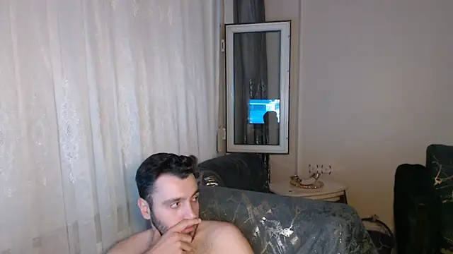 handsomeee04 online show from July 11, 2026, 10:43 pm