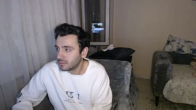 handsomeee04 online show from April 24, 2026, 2:24 am